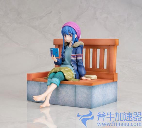 边读书边泡脚的悠闲少女！《摇曳露营》志摩凛手办(边泡脚边读书的描述)